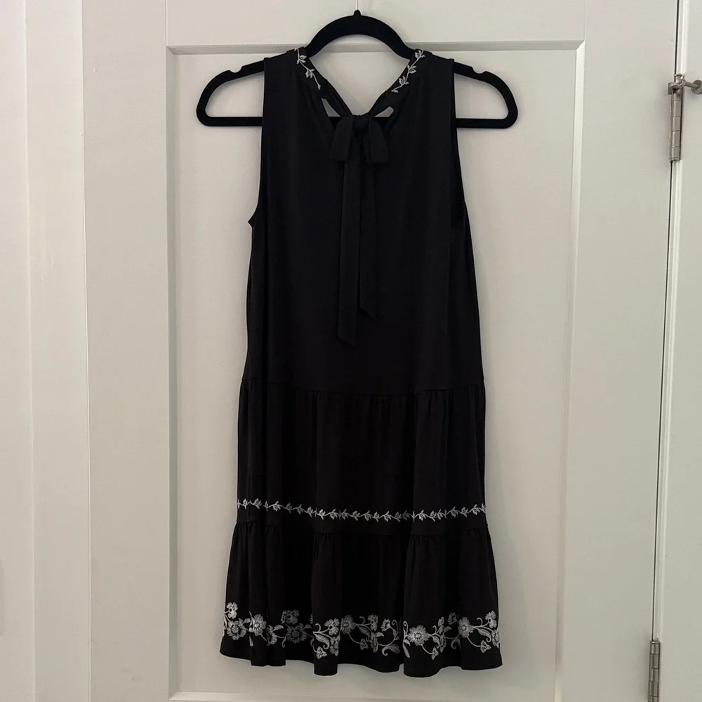 NWT Black Sleeveless Dress with Embroidered Details - Picture 4 of 4